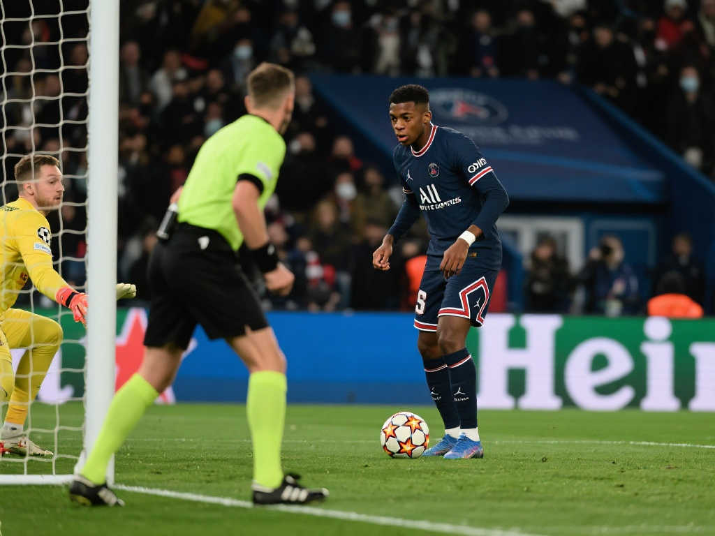 中留下了深 中留下了深